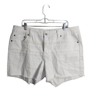 Rampage Plus Size Sophie Midrise Lace Detail Raw Hem Festival Preppy Shorts 22W‎